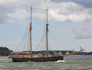 Wooden_boat.jpg
