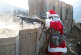 machine-gun-santa.jpg