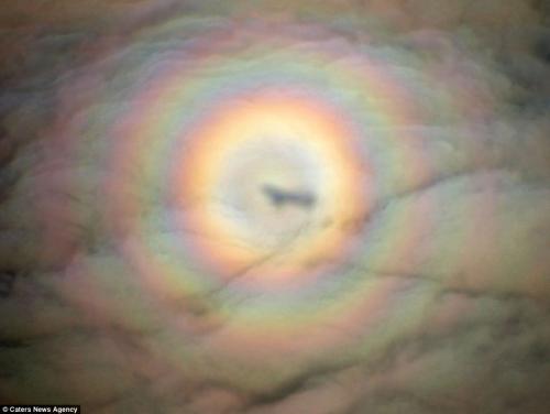 Rainbow from plan Daily Mail UK article-0-1474D427000005DC-287_964x725[1].jpg