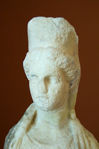 Statue_Artemis_360_BC_AM_Paros_A802,_144065.jpg