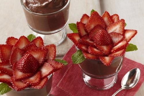 Strawberries in Chocolate 16954122-mmmain[1].jpg