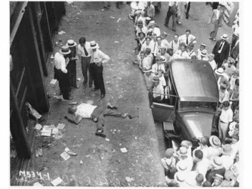 Suicide_on_Wall_Street_during_the_great_crash_1929._.jpg