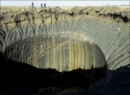 yamal-crater-with-explorers.jpg