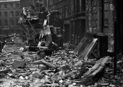 17-Air-raid-damage-during-the-Blitz-London-Sep-10-1940-01_1.jpg