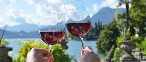Chianit lake-como-drinking-wine.jpg