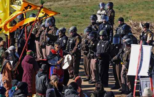 DAPL cops.jpg