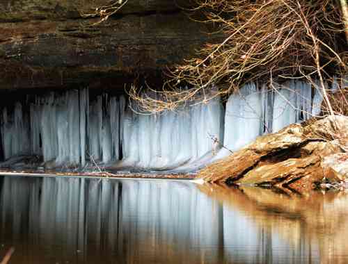 Ice formations on Bourbous River(2).jpg