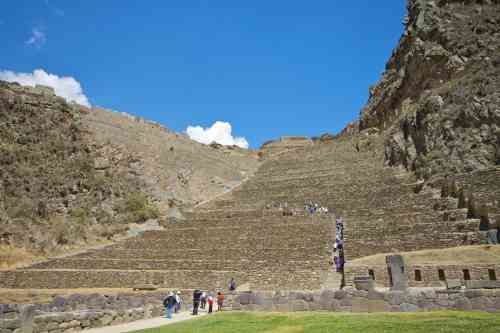Peru_-_Sacred_Valley_&_Incan_Ruins_229_-_Ollantaytambo_ruins_(8115044255).jpg