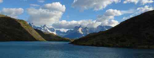 1280px-Lago_del_Toro,_Torres_del_Paine,_Chile.jpg
