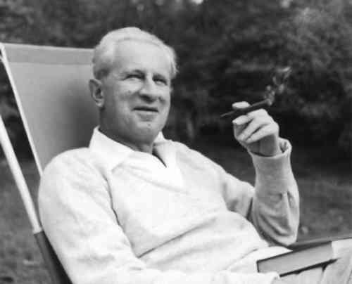 Herbert_Marcuse_in_Newton,_Massachusetts_1955.jpeg