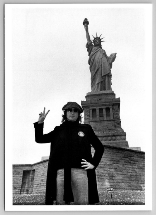 Screenshot 2026-01-26 at 09-08-36 picture of lennon at atatue of liberty peace sign at DuckDuckGo.png
