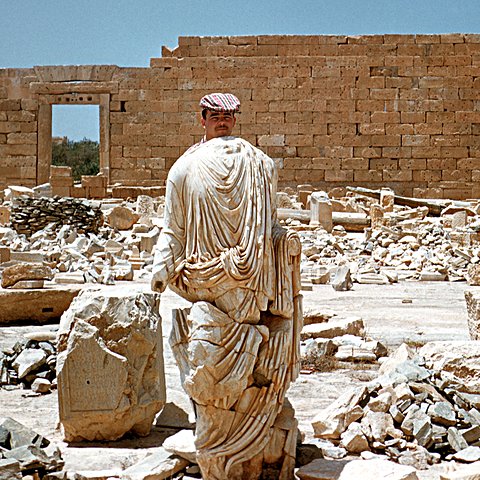 Statue_Leptis_Magna_sml.jpg