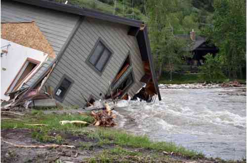 floods-leave-yellowsto-3.jpg